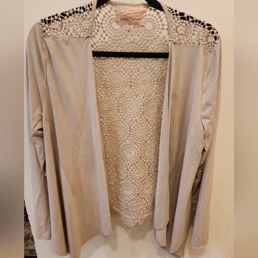 Cream sm/med womens cardigan w/ lace detail peekaboo back for layering!